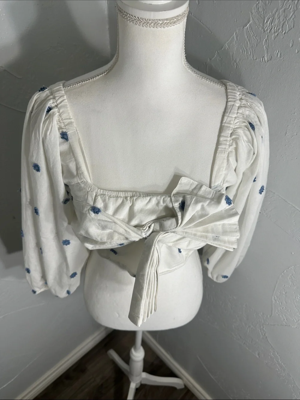 FARM Rio White Puff-Sleeve Crop Top with Blue flowers Print.